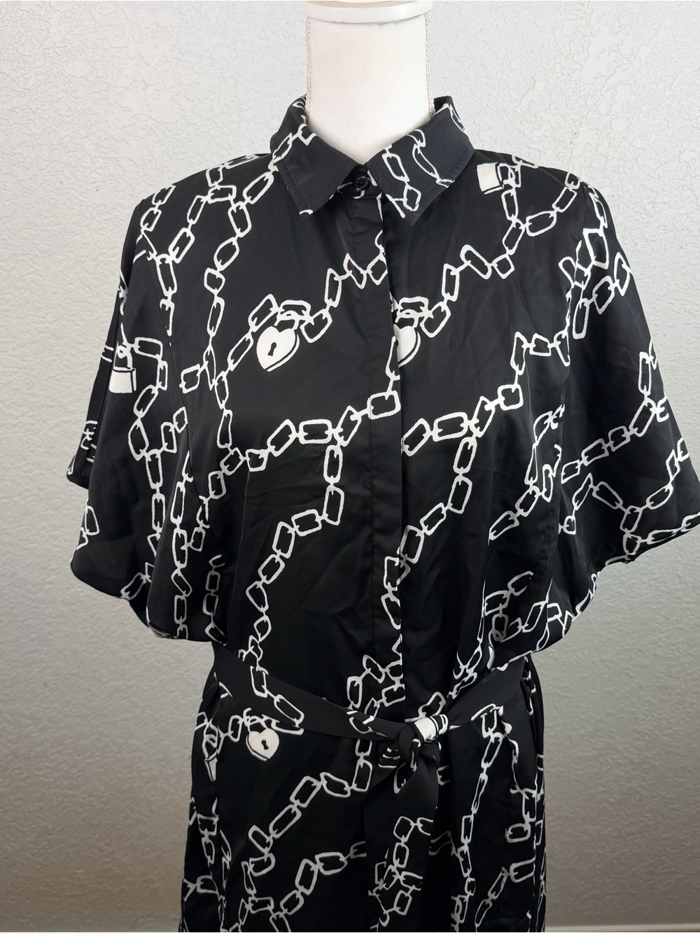 Disturbia | Lovelock Black White Chain Print Button Oversized Midi Dress New - Picture 2 of 10